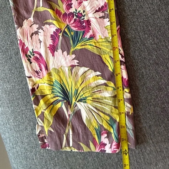 Tommy Bahama Women’s Hawaiian
Coastal Gardens Stretch Silk Crop Pants Size 8 - Picture 12 of 14